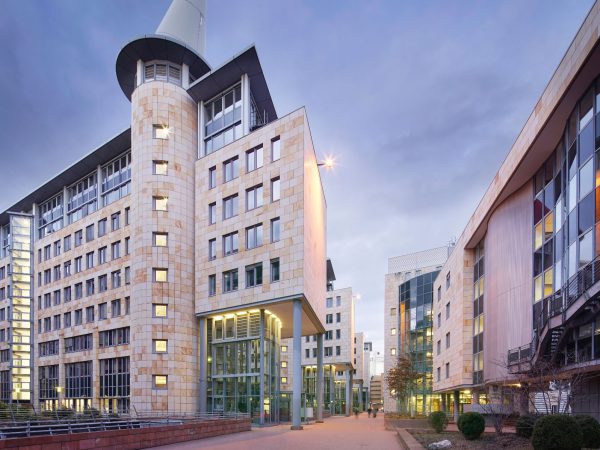 Behördenzentrum 03